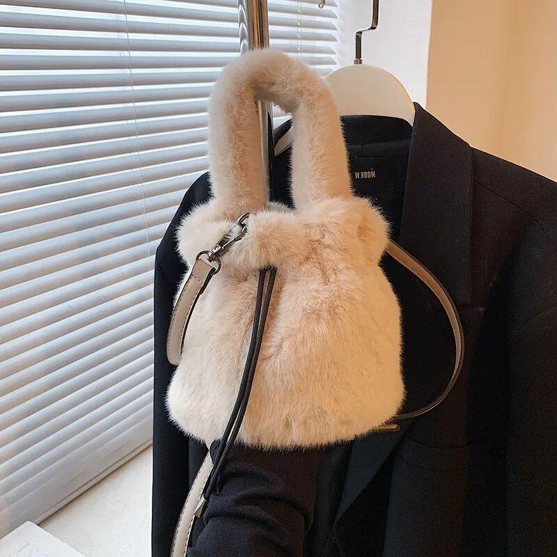 Bolso de piel suave y cálido de invierno para mujer, bandolera de felpa de diseñador, de pequeña capacidad, tipo mensajero, de lujo, monedero.