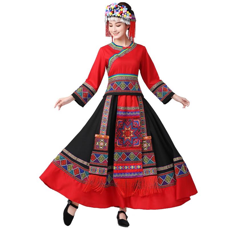 Tradiční taneční kostým etnické menšiny pro ženy
