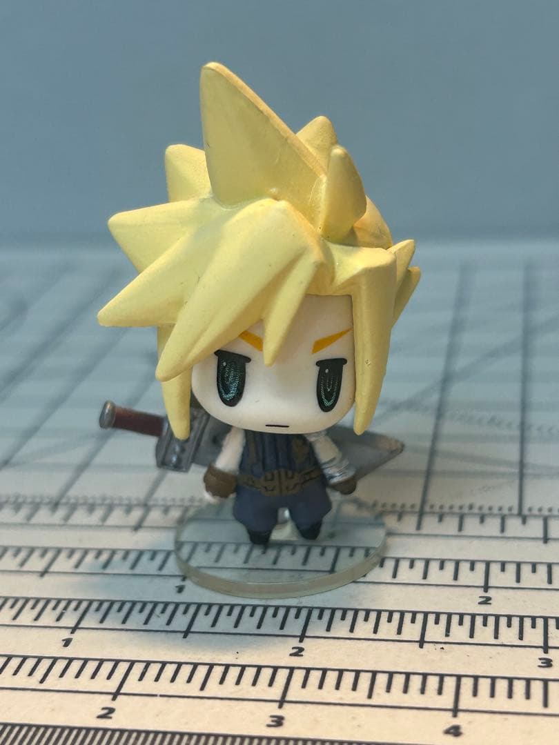 

[USED] Rare Trading Arts Mini FF7 Cloud Figure