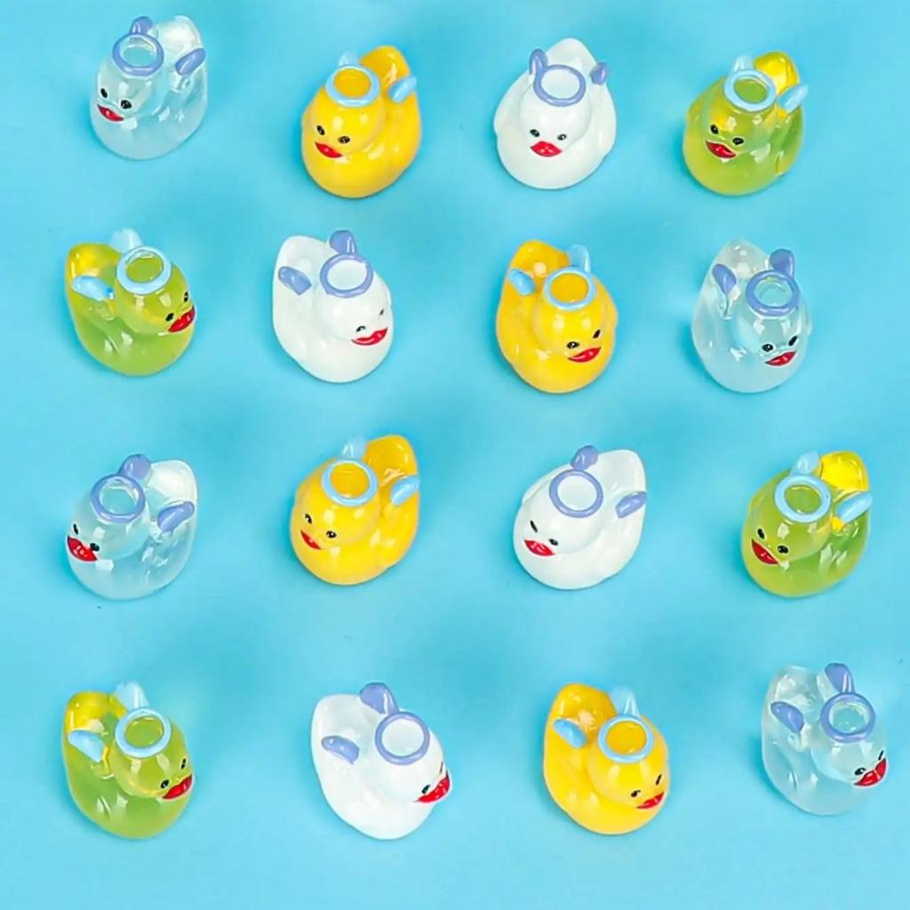 10 / 20pcs Cute Mini Resin Ducks Tiny Angel Duck Compact Plastic Miniature Random Color Animals Figures Ideal for Garden Decoration