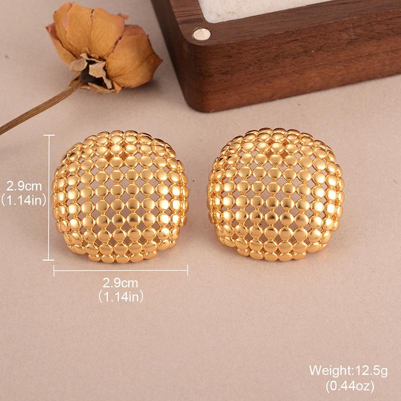 Simple and Fashionable Metal Wind Love Geometric Earrings Retro High-end Design Sense Niche European and American Gold Versatile Stud Earrings