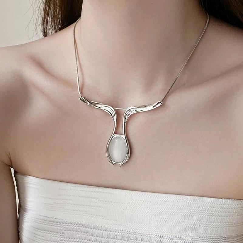 High-End Moonlight Stone Water Drop Necklace: Unisex Chinese-Style Luxury Choker