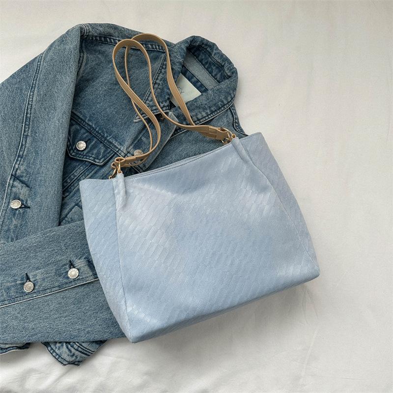 Bag Women's Spring 2025 New Trendy Fashion Tote Bag Large Capacity Texture Simple Niche Portable Shoulder Bag