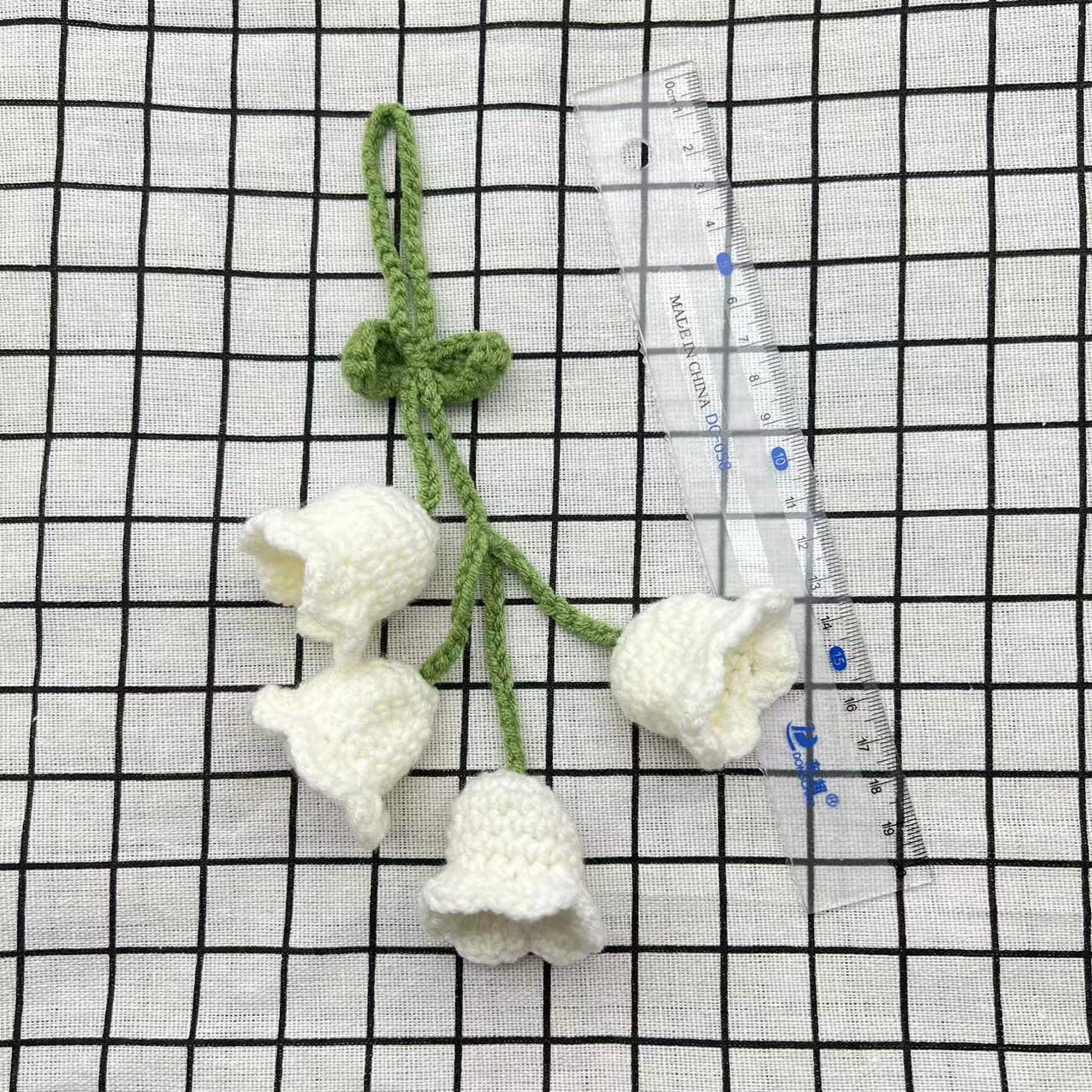 

Подвеска из шерсти «Ландыш» — украшение для автомобиля ручной работы.