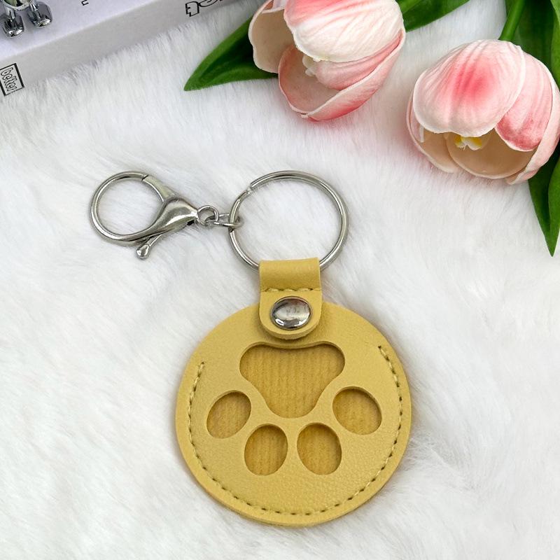 Leather Pet Hair Memorial Keychain Case: Cat & Dog Hair Keepsake Hanger
