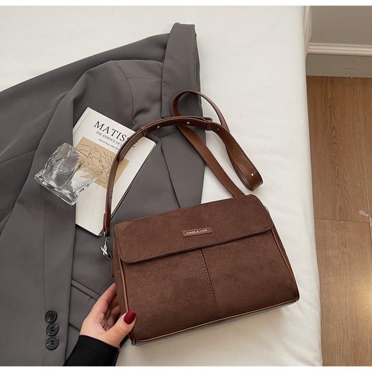 

Autumn and winter new retro fashion commuter chain armpit bag simple large capacity fashion fashion high-value shoulder bag