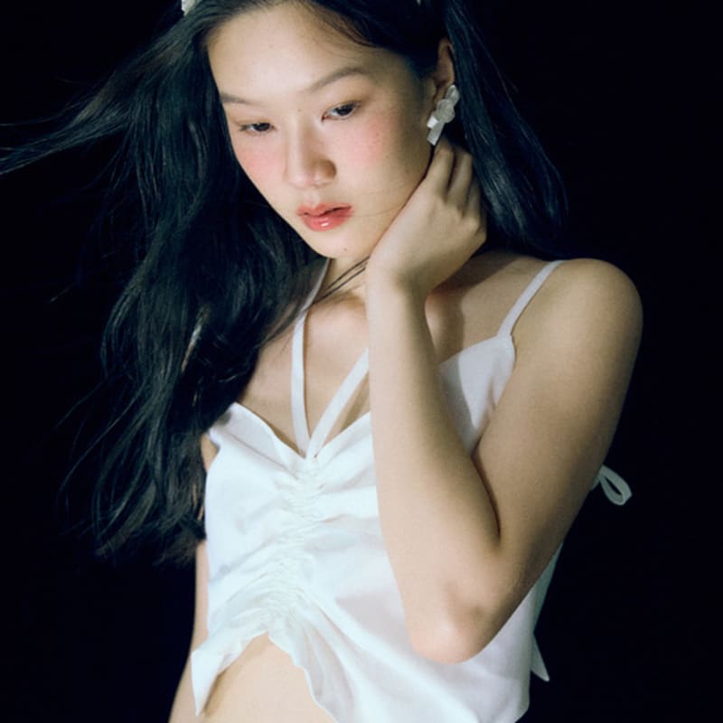 LOVUEE Frosted Rose Earrings with Cream Color Bow Details