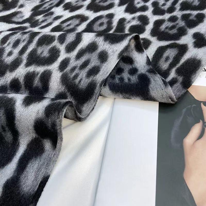 Leopard Print Thickened Imitation Cashmere Scarf with Tassels - Warm, Windproof and Versatile Shawl for Autumn and Winter.