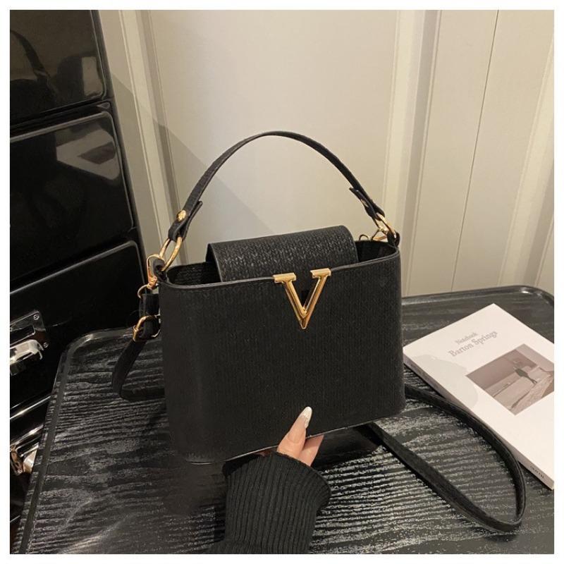 Spring new light luxury fashion versatile foreign style high value texture simple shoulder crossbody handbag чёрный
