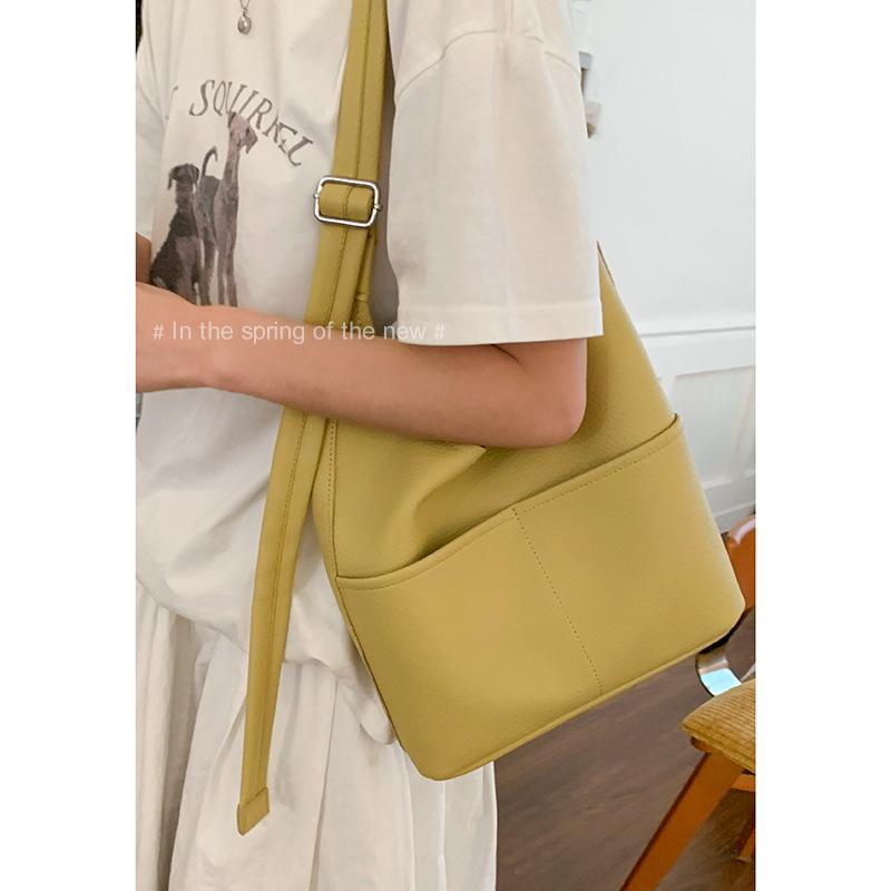 Casual Soft-faced Large-capacity Bag, Fashionable Commuting Single-shoulder Crossbody Bag, Simple and Retro Bucket Bag