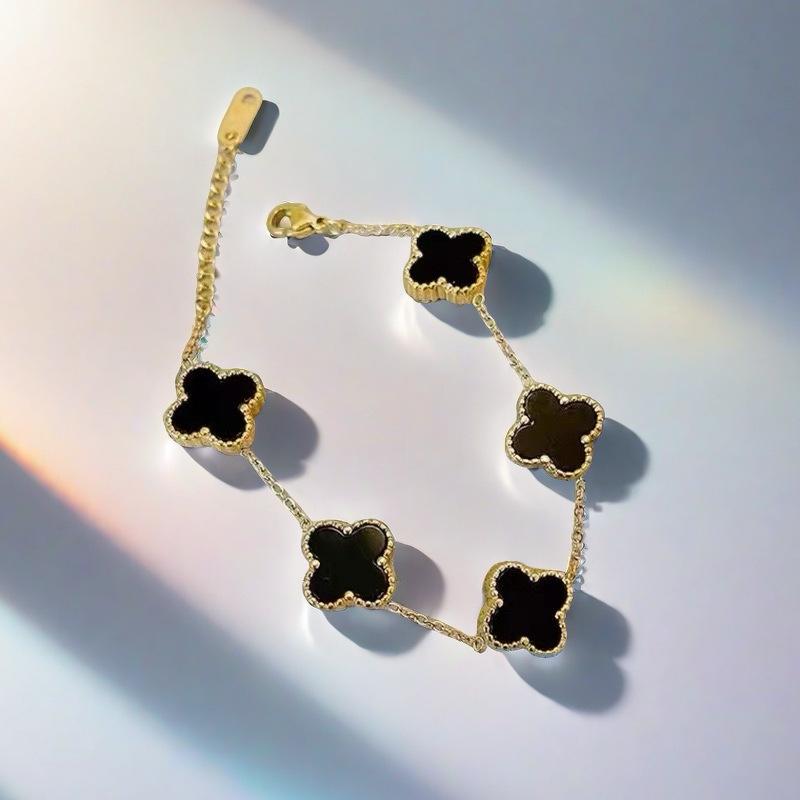 Stainless Steel Clover Bracelet with Non Fading Titanium Steel High-end Jewelry