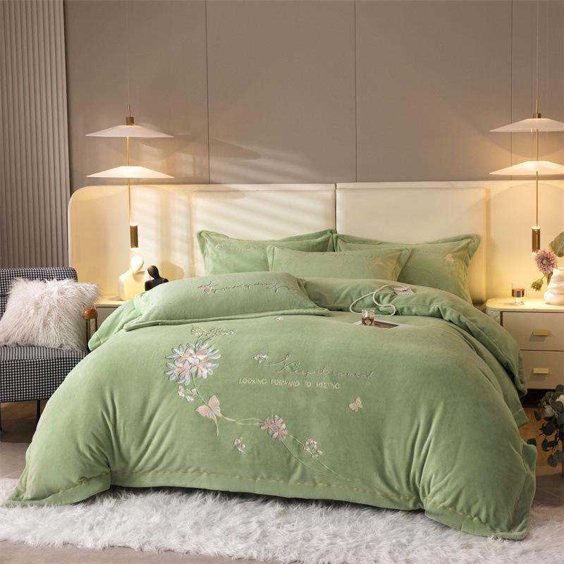 A klasės pieno aksomas keturių dalių žieminis šiltas sutirštintas dvipusis aksominis antklodės užvalkalas didelio tankio matinis vienspalvis raižytas aksomas