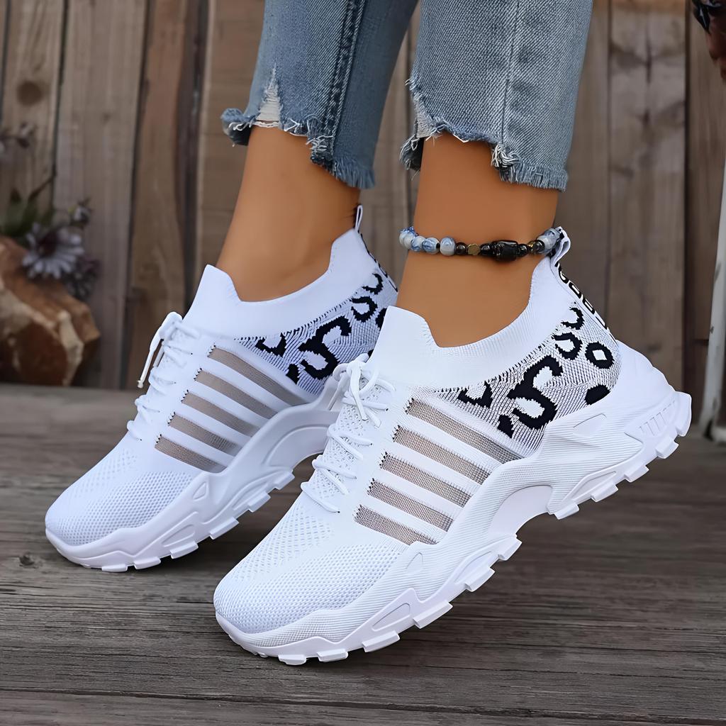 2025 Spring and Autumn Fashion New White Shoes Mesh Surface Breathable Sports Shoes Retro Sneakers