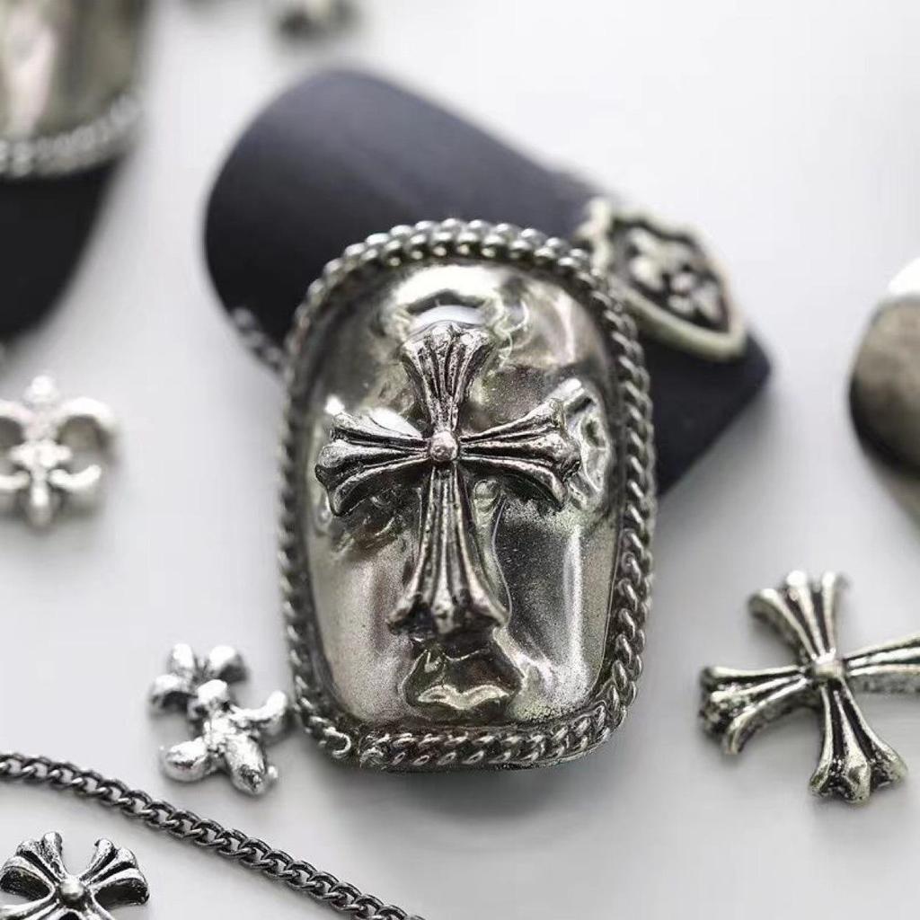 Chrome Hearts Krzyż Akcesoria do zdobienia paznokci - Styl punkowy retro z efektem postarzenia
