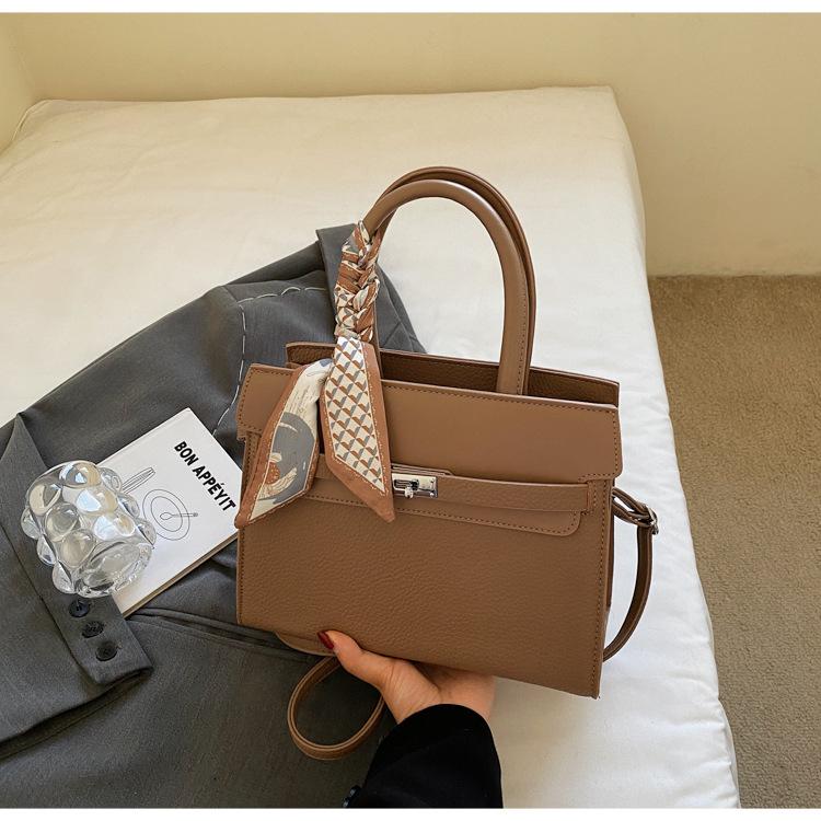 

Fashion silk scarf handbag women s 2025 new retro niche design Kelly bag foreign style shoulder messenger bag tide хакі