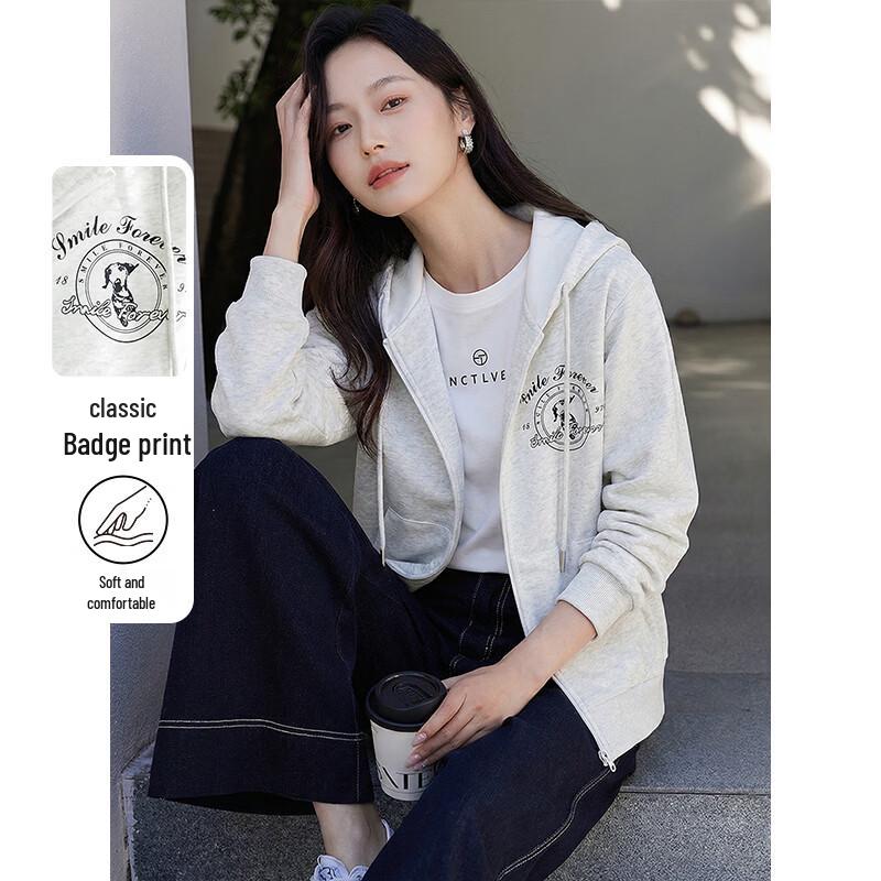 

Women s Color Block Hooded Sweatshirt with Badge Print M