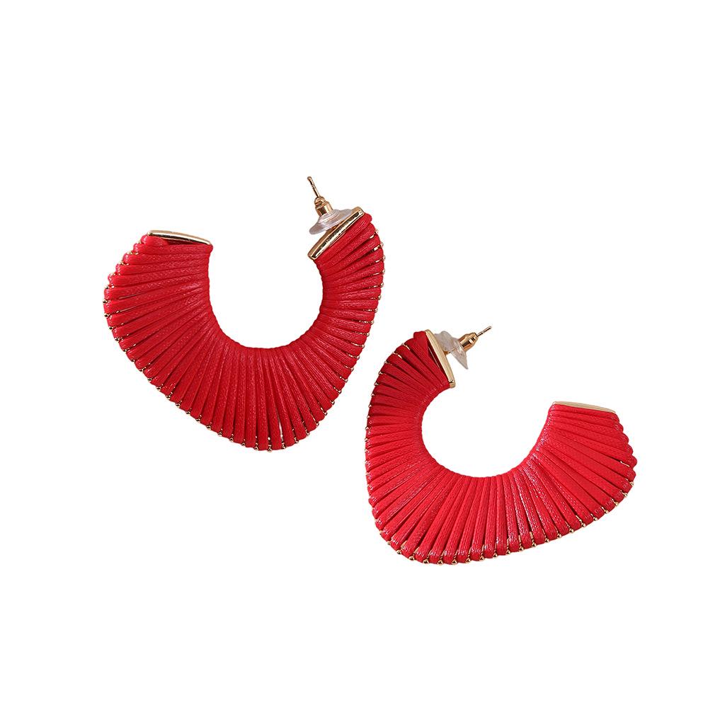 Exaggerated Retro C-Shaped Maillard Weave Stud Earrings: Light Luxury with a High-End, Sophisticated Temperament