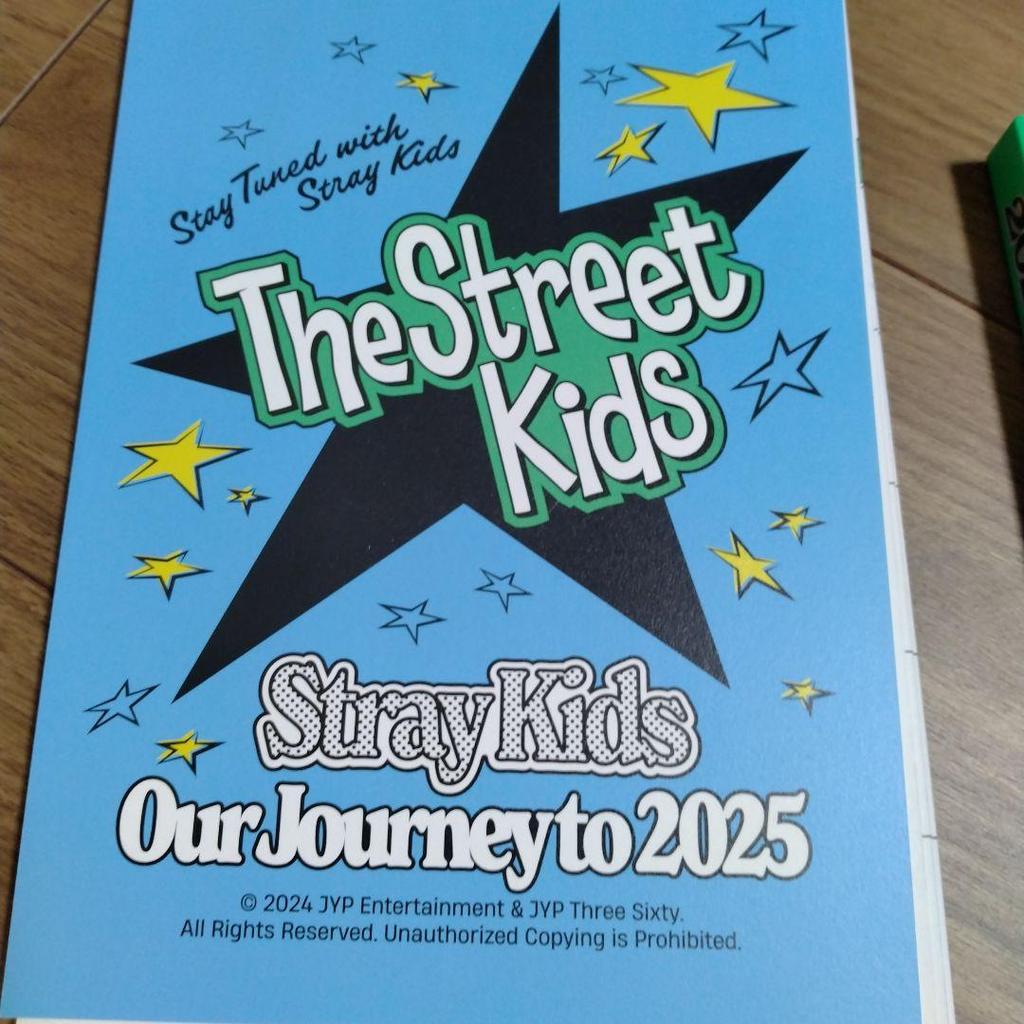 [USED] straykids home country season's greetings 2025