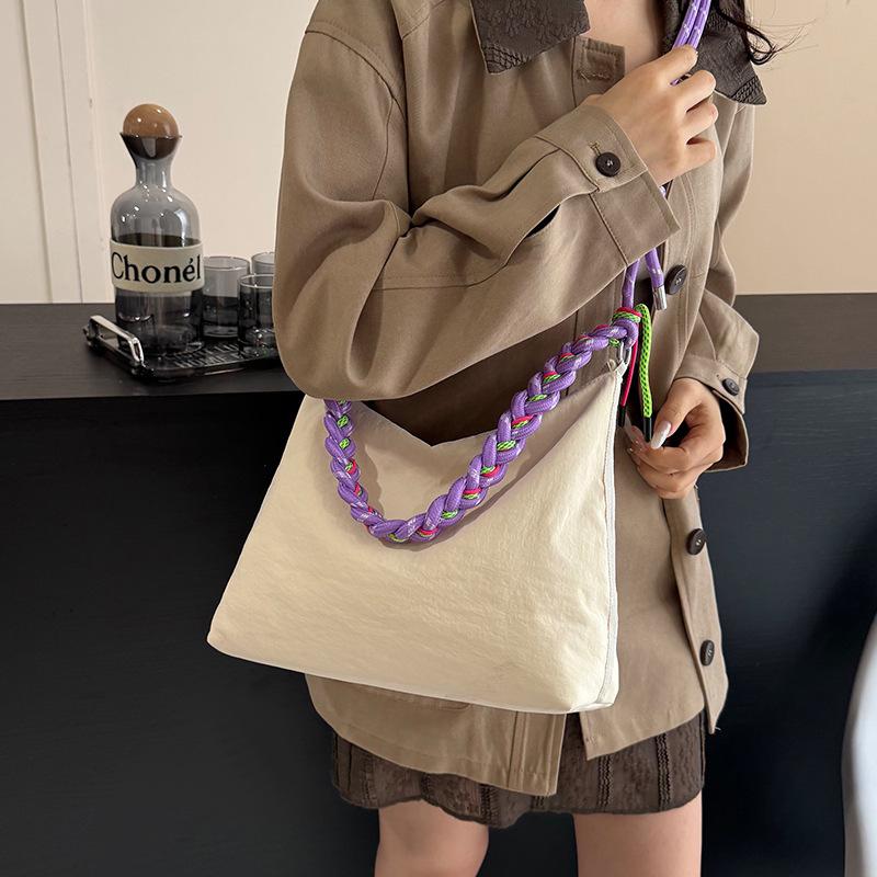 The Bags Family Women's Green Niche Contrasting Color Twist Shoulder Strap Underarm Shoulder Bag Casual Lightweight Versatile Large-Capacity Nylon Messenger Bag