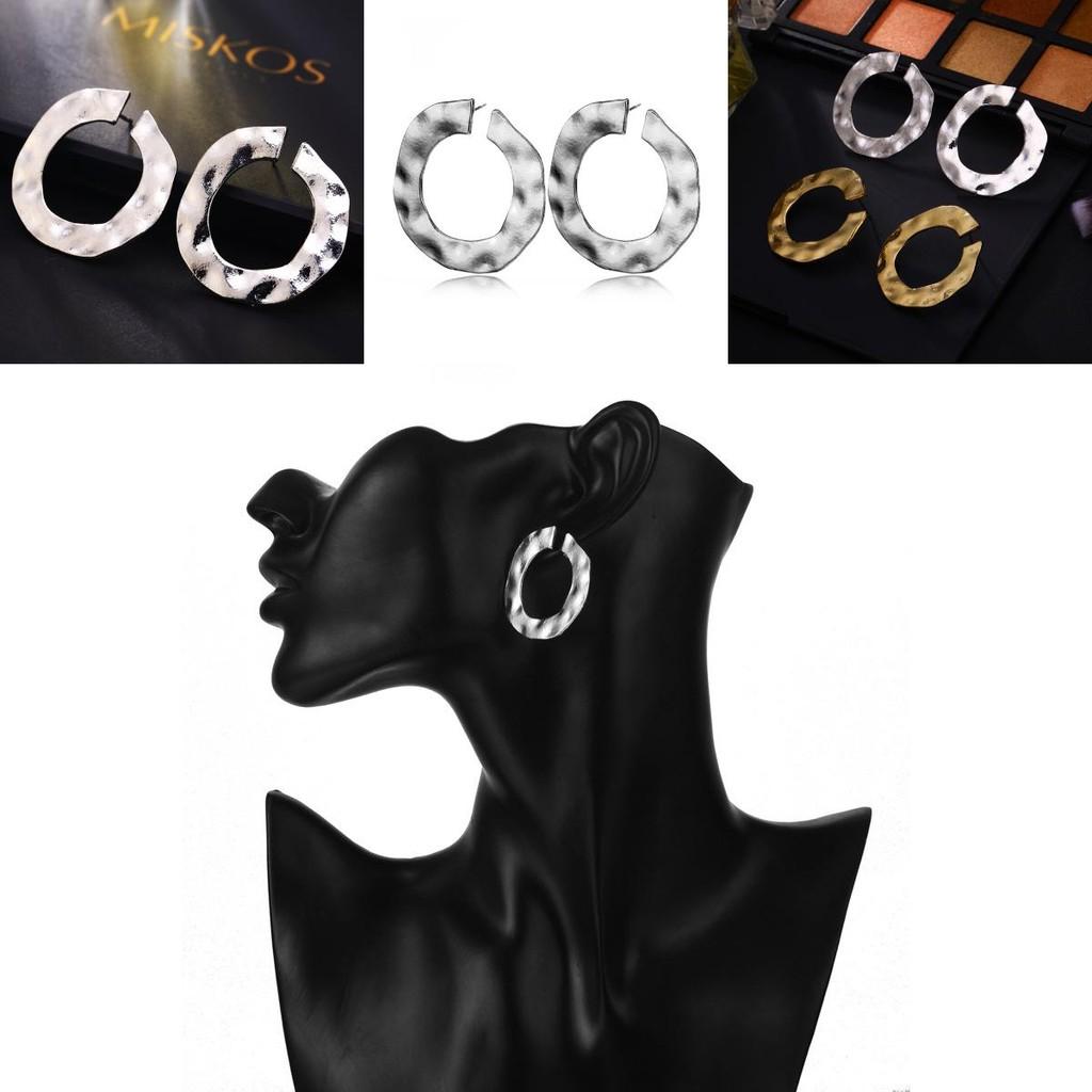 Fashionable Women's Alloy Hoop Earrings Modern Geometric Style In Gold And Silver