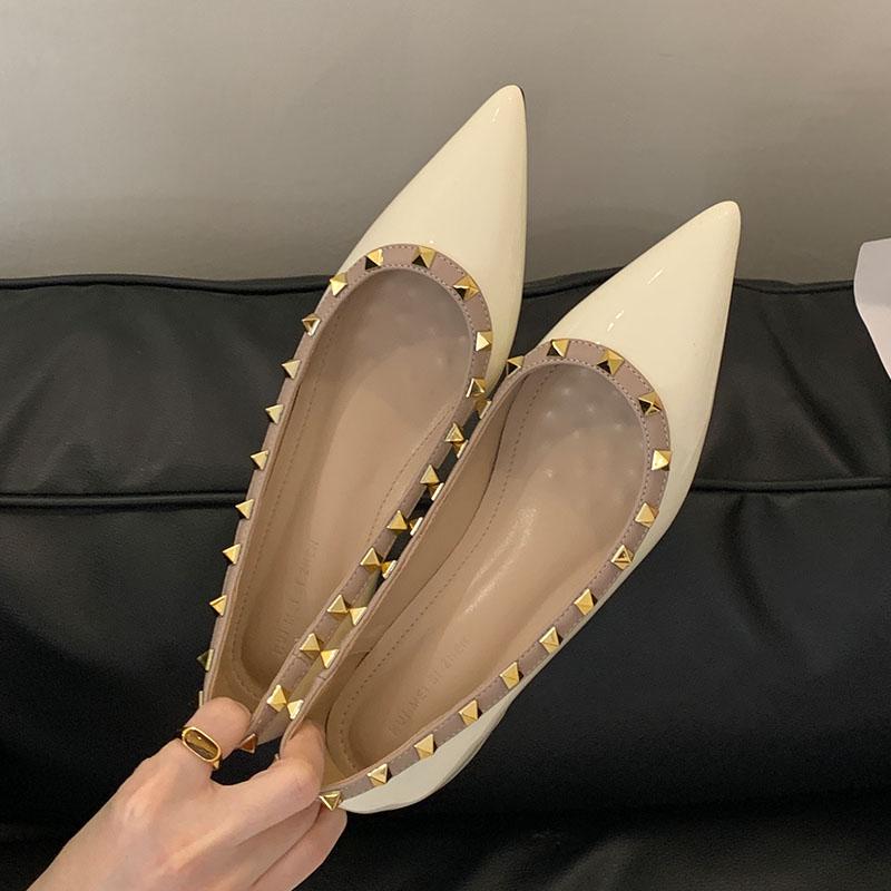 

Fashion Footwear Shallow Ladies Slip On Shoes With Height Increasing Luxury Female Pointed Toe Fashion Rivet Women Flats Shoes 35 бежевый