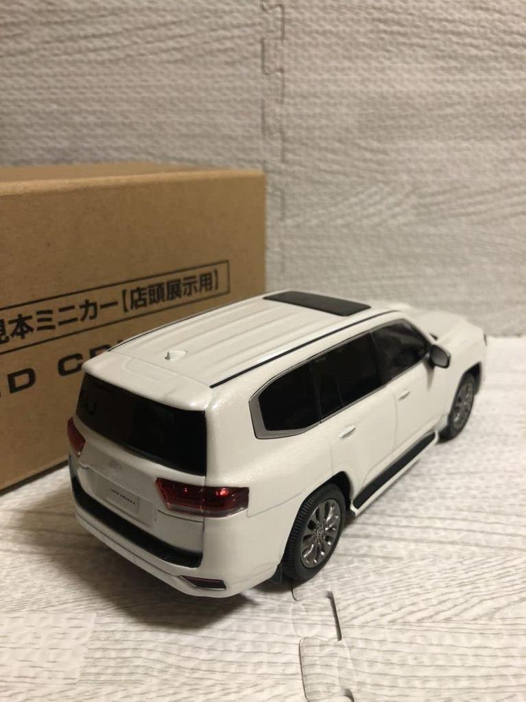 New Land Cruiser 300 Color Sample Not for Sale Minicar White Pearl 1/30