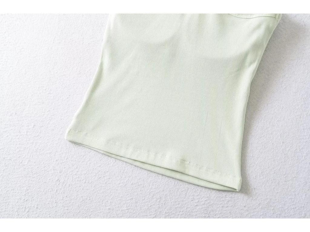 Women's Padded Racerback Tank Top: High Elasticity, Trendy, Perfect for Sports & Fitness.