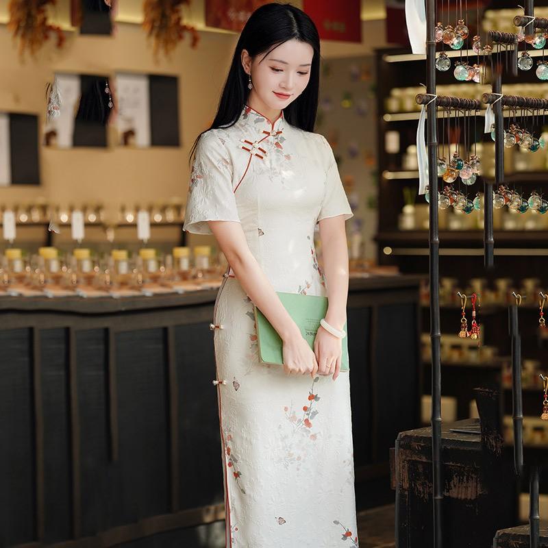 Elegant Beige Chinese-Inspired Long Cheongsam Dress Women 2025 Short Sleeve Retro Style Daily Wear