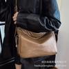 Korean version niche design large-capacity simple bucket bag women's 2025 autumn and winter new fashionable versatile small tote bag