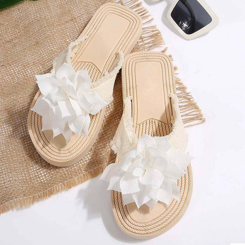 Fashion Flower Decor Beach Flip Flops for Women Summer 2025 Lightweight Anti Slip Outdoor Slippers Woman Fashion Clip Toe Flat Sandals