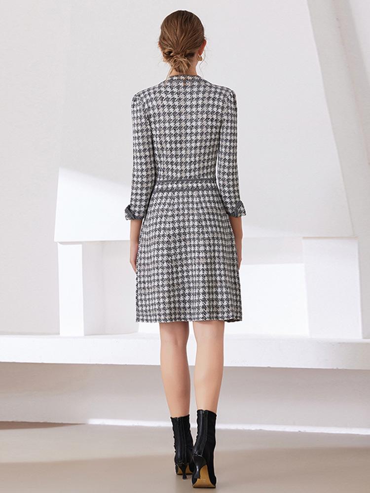 2025 Fall/Winter Retro European & American Houndstooth V-Neck Mid-Length Knitted Dress