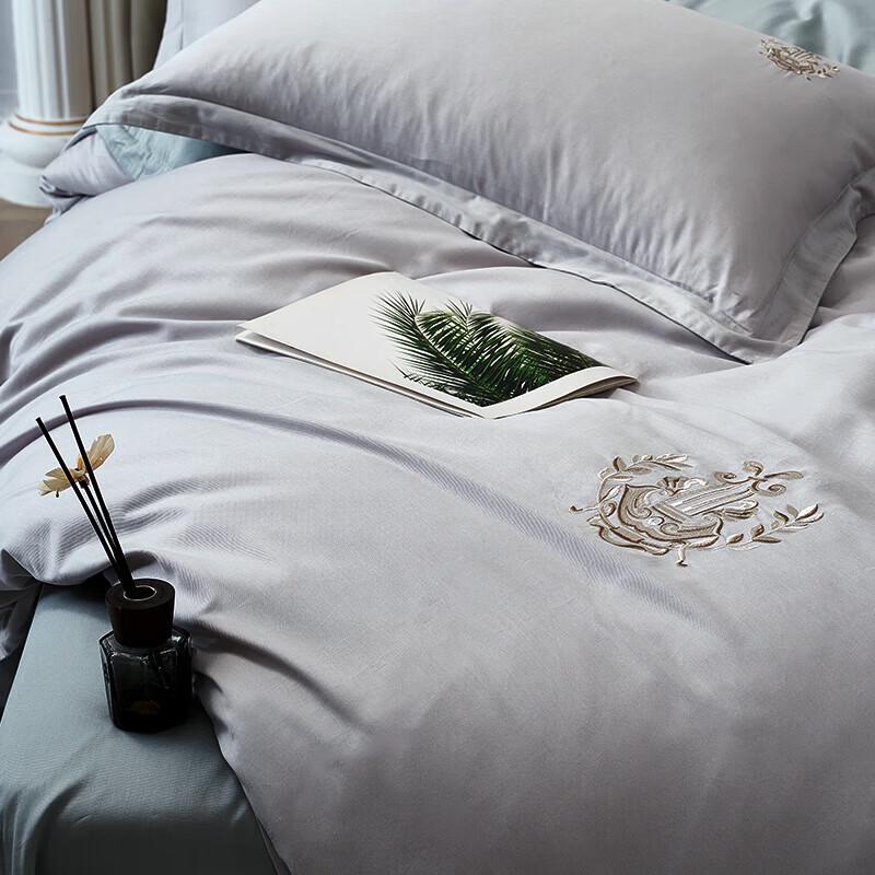 FUANNA Cloud Elegance 4-Piece Bedding Set