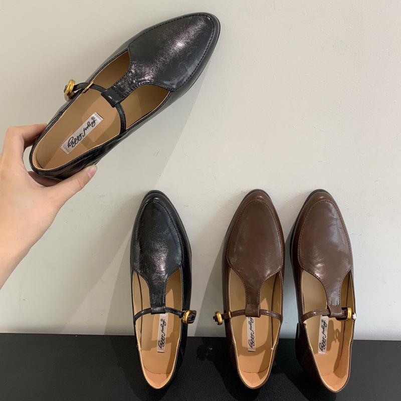 Design sense retro flat bottom pointed black British small leather shoes women's autumn new versatile fashion Mary Jane single shoes