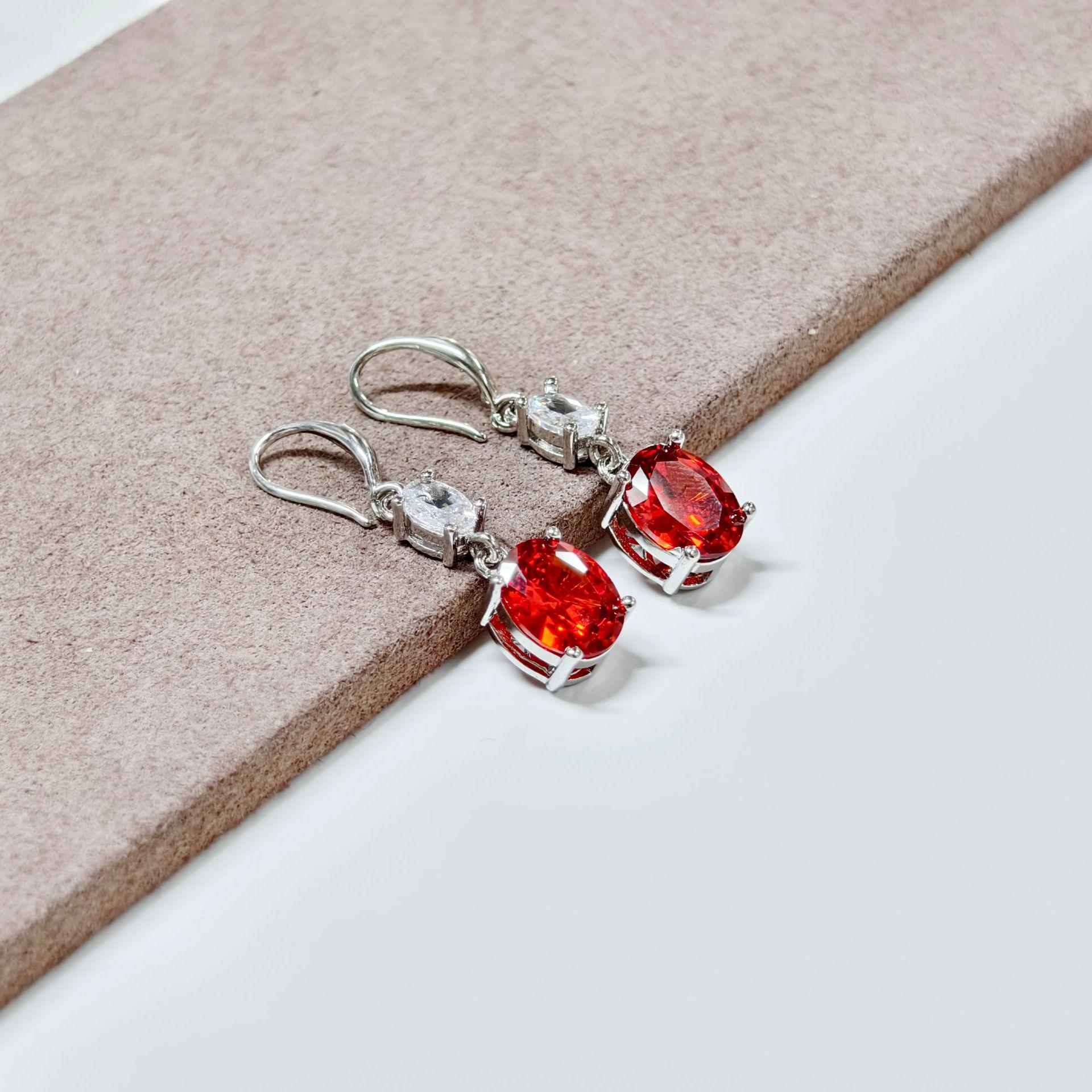 Gesen Jewelry Summer Trend: Swiss Green Gem Dangle Earrings - Fashionable and Exquisite Small Earrings