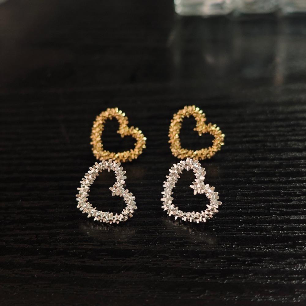 Sweet Personality Irregular Pleated Hollowed-out Heart-shaped Piercing Stud Earrings for Women Korean Fashion Jewelry Accessory