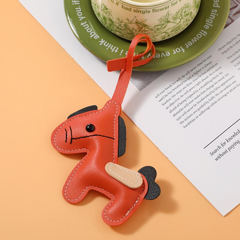 

Fashionable Horse Design PU Leather Keychain for Girls Cute Animal Car Key Chain Birthday Present Souvenir Gift Idea