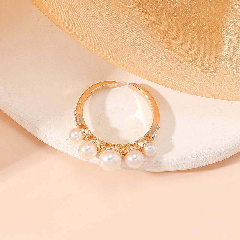 2023 Autumn/Winter Fashion: Women's Trendy Pearl Index Finger Ring - Elegant and Simple Design