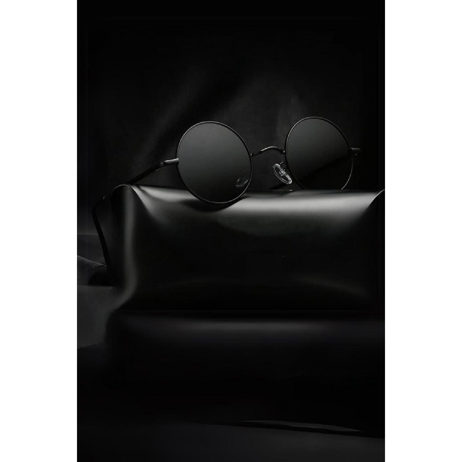 

Черные мужские солнцезащитные очки Zeda Round Model в металлической оправе