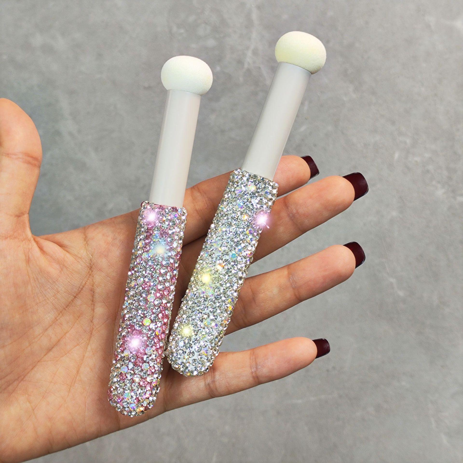 

Luxury Diamond-Encrusted Portable Concealer Brush with Small Drumstick Sponge Head