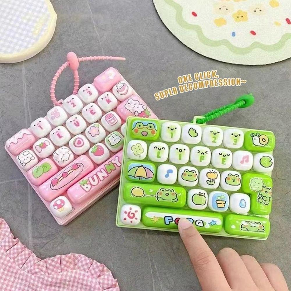Roztomilý design Mini klávesnice Přívěsek 26 kláves Klávesnice Klíčenka Doplňky Dárek