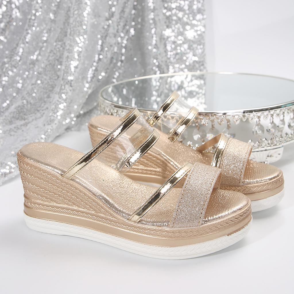 Mode Damen Keilabsatz Hausschuhe 2024 Sommer Neue Designer Sandalen Vielseitige Plateau Gerade Outdoor Hausschuhe Strand Freizeit Pantoletten Damen