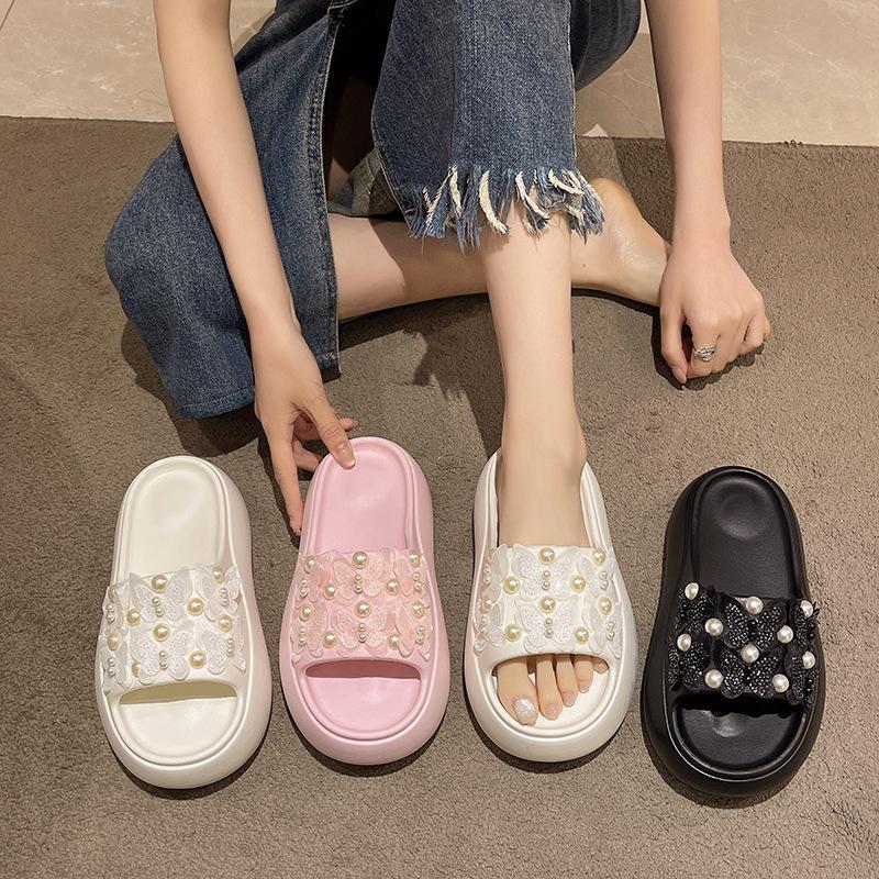 Pearl muffin thick-soled slippers for women's summer wear 2025 new versatile one-word seaside vacation beach cool slippers