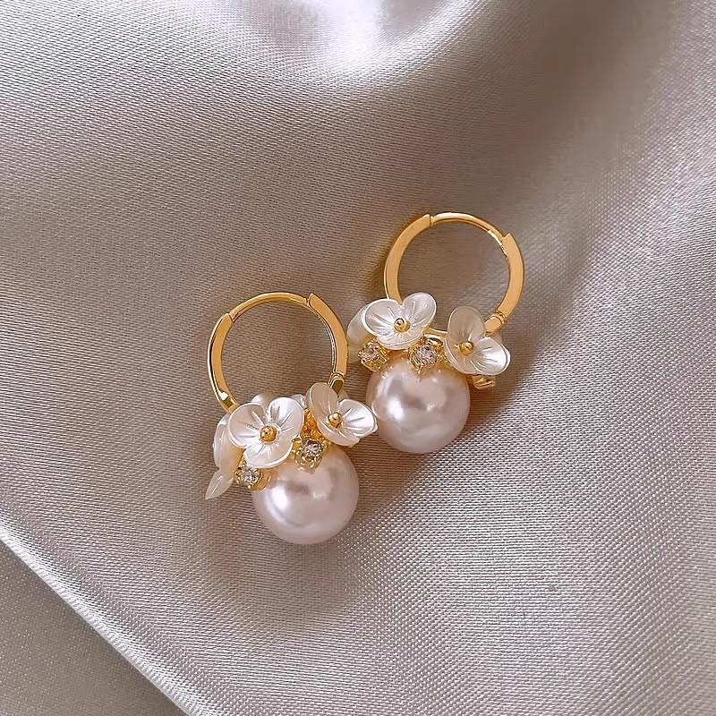Light Luxury Exquisite Micro-inlaid Zircon Flower Earrings Elegant High-end Pearl Stud Earrings Niche Design Temperament Earrings