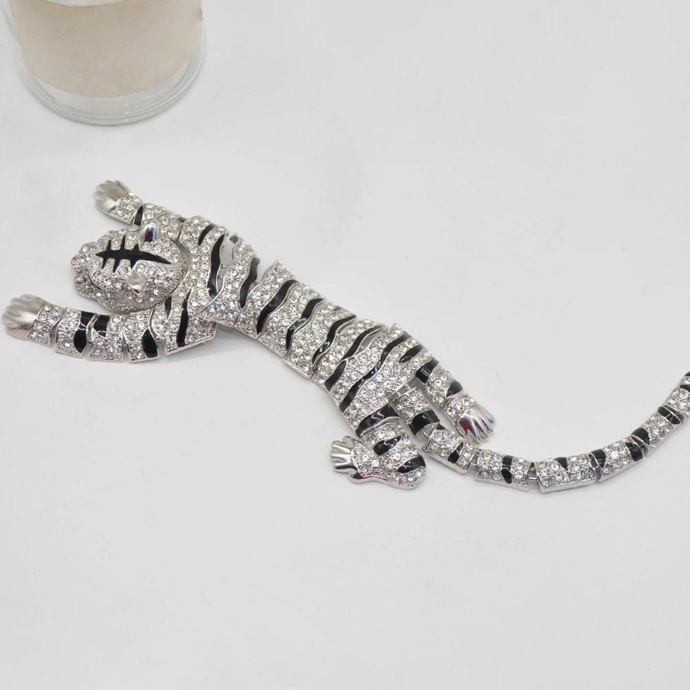Leichter Luxus Schulterdekor Brosche Elegante Schulterblitz Große Tigerbrosche Anzug Zubehör