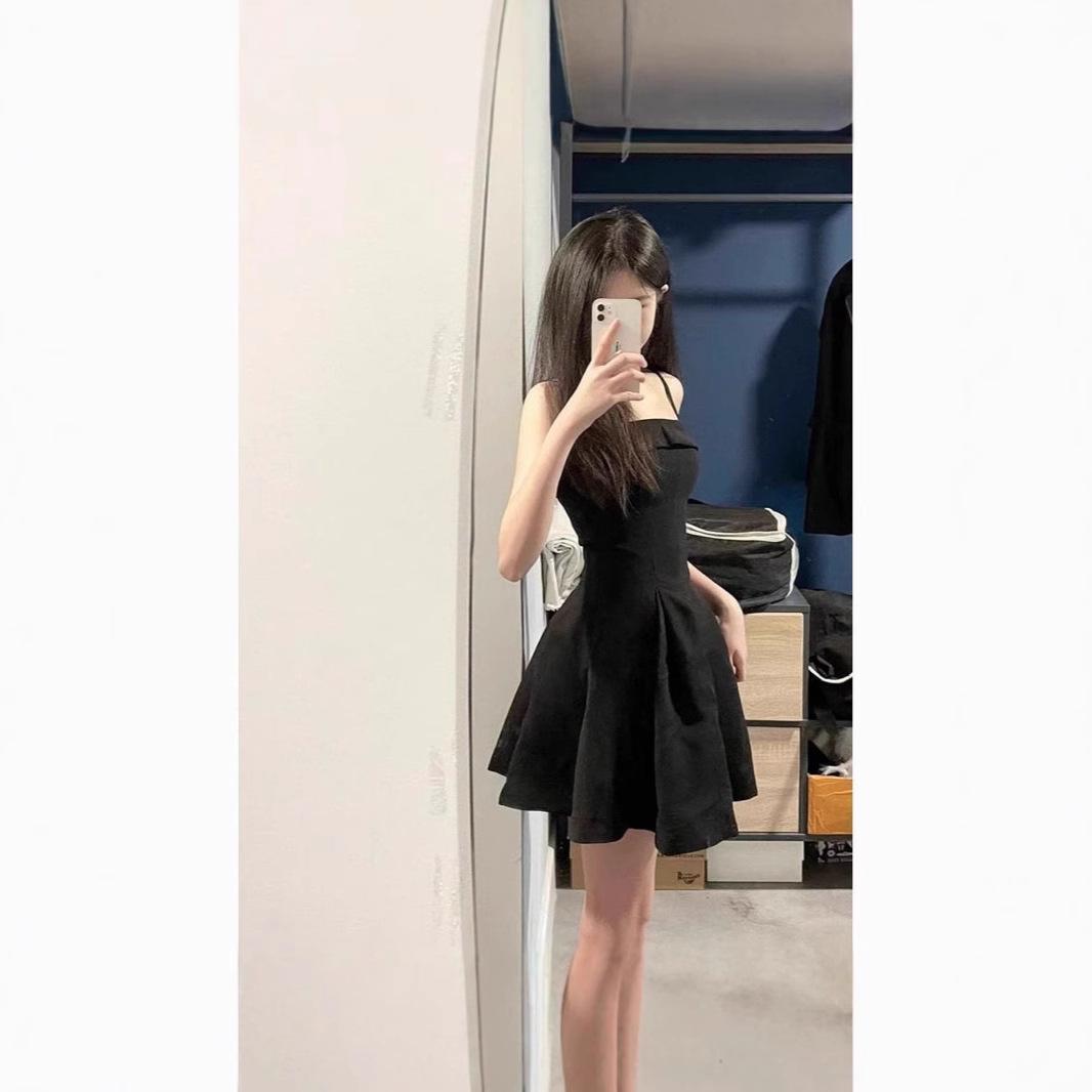 

Hepburn-Style Strappy Slimming Dress - Summer 2025 Collection L