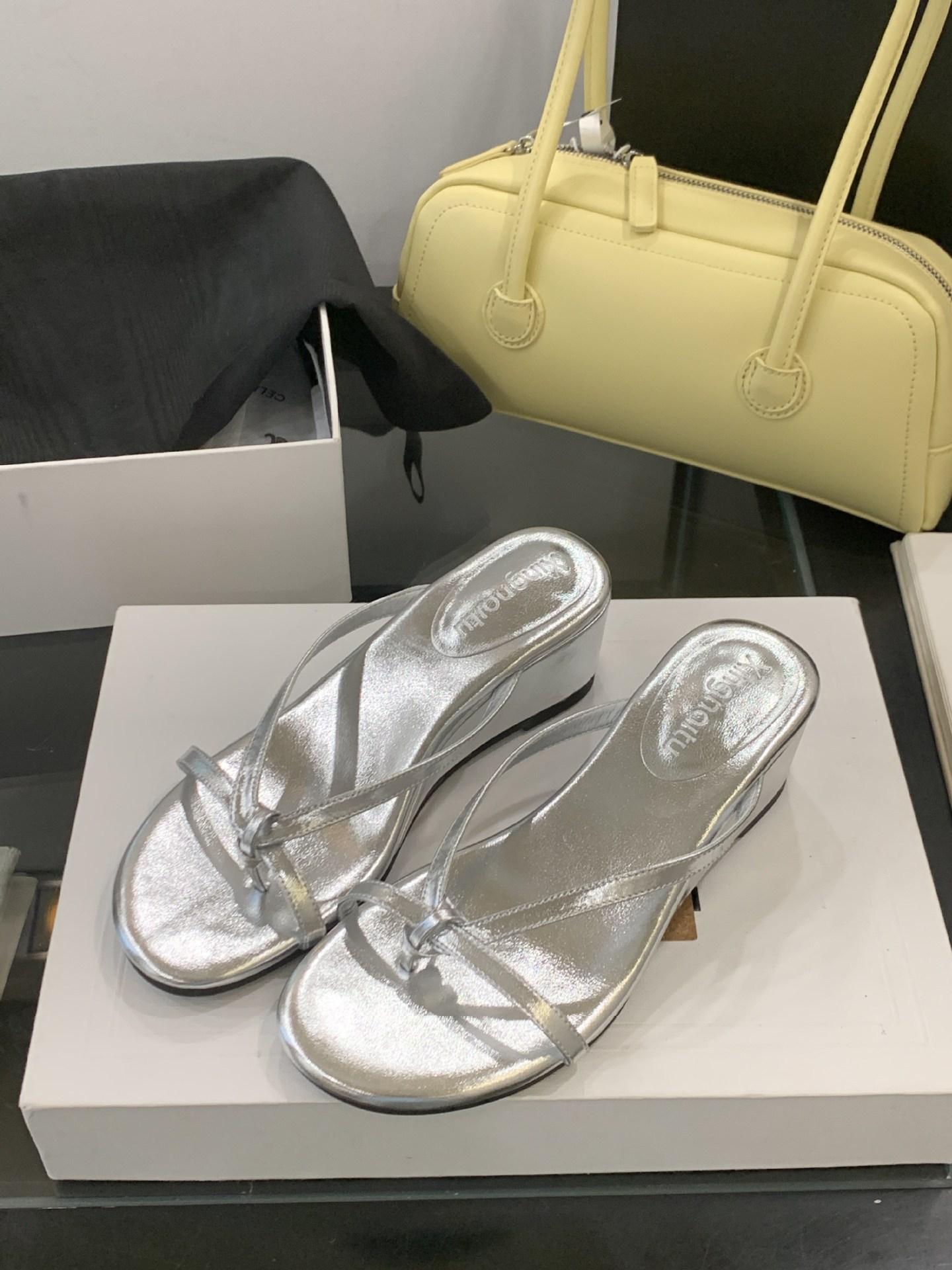 

Черный, красный, желтый и серебристый 35-40 ярдов 40 серебряный