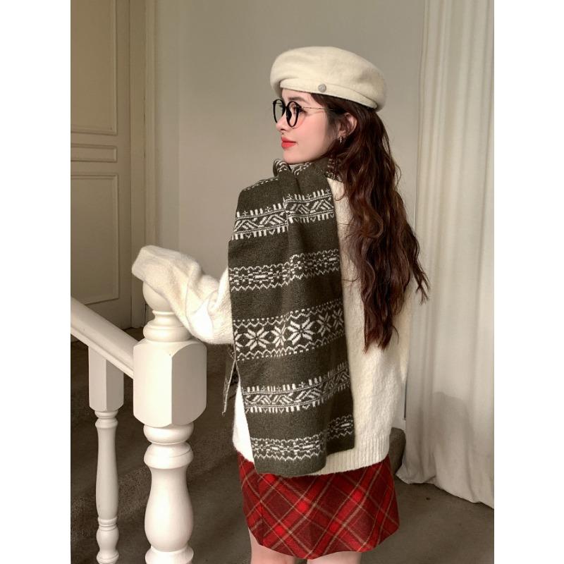 Winter new Christmas new knitted scarf fashionable versatile high sense warm neck protection against wind and cold scarf