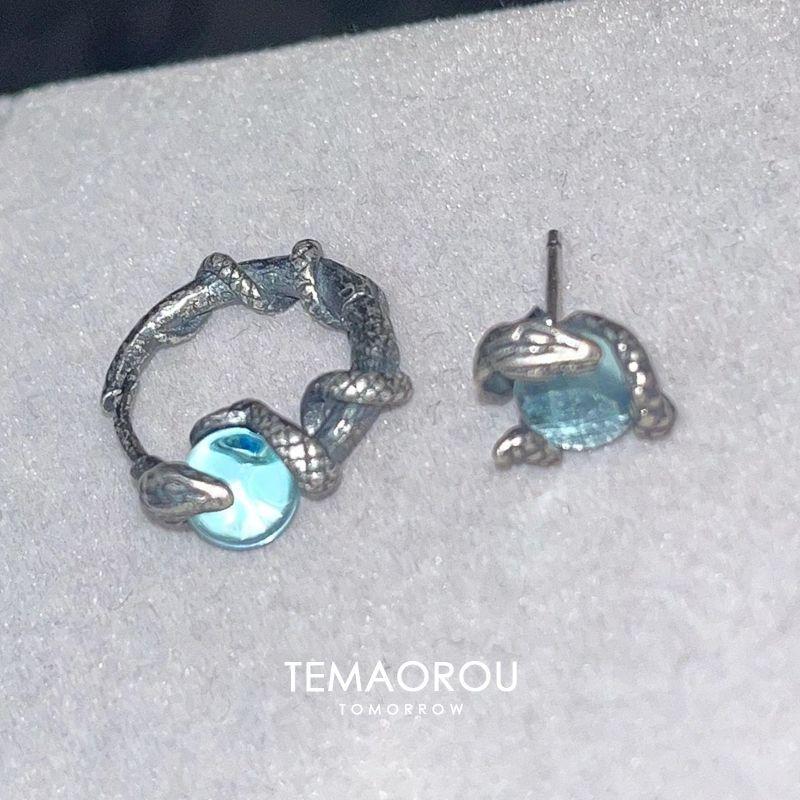 

Double Ear Piercings God! Silver Snake Winding Moonstone Ear Clip Female New Arrival Pierced-Ear-Caring Ear Studs Sweet Cool Punk Ear Bone Stud One set ~