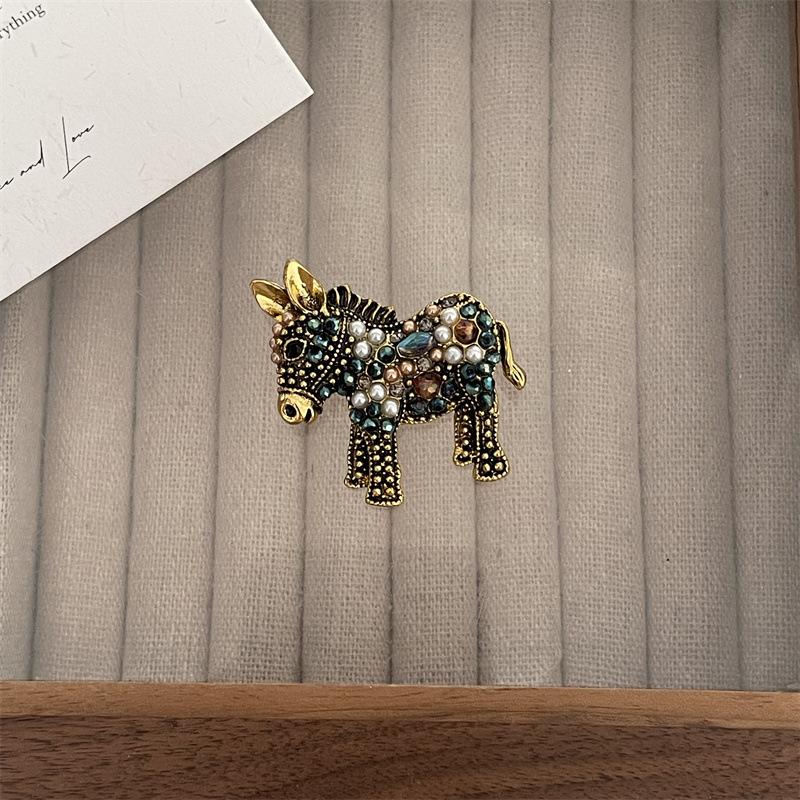

Винтажные Женские Мужские Модные Милые Ослик Жемчуг Кристалл Значки Классические Элегантные Животные Металлические Броши Для Женщин Мужчин Подарок