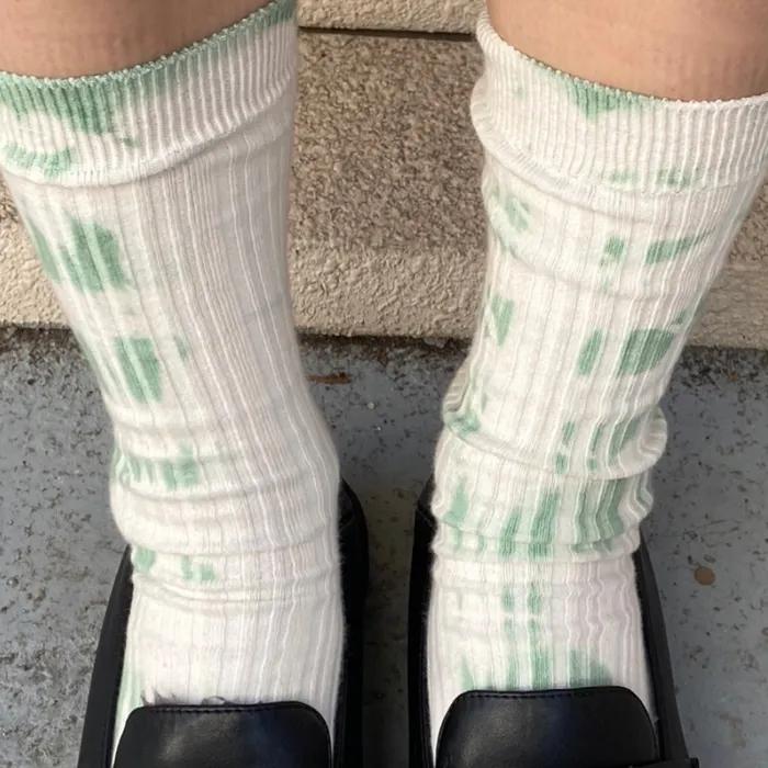 Plants tie-dye socks in green_Plant-dyed socks green